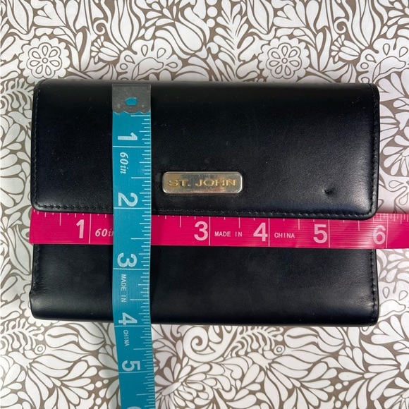 ST. JOHN Black Leather Trifold Wallet - Picture 14 of 15